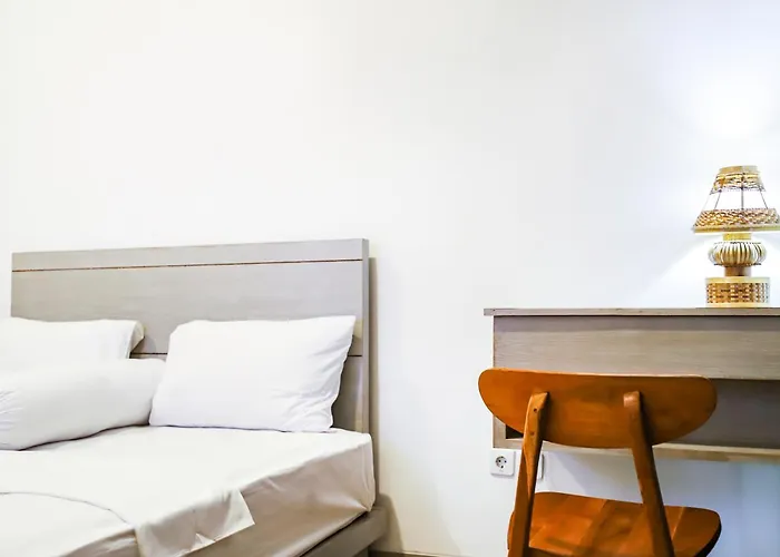 White Blue House 2 - Pvt Room, Shared Pool&kitchen Ubud