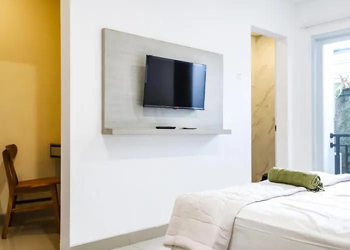 White Blue House 2 - Pvt Room, Shared Pool&kitchen Ubud