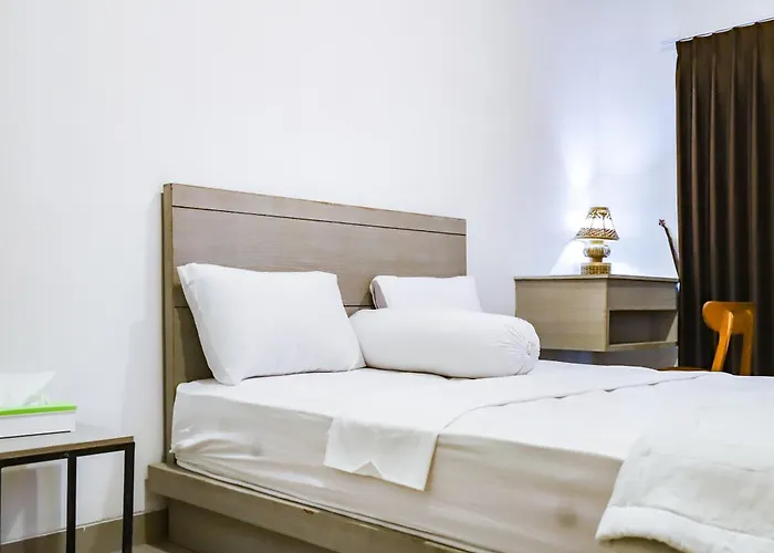 Gasthof White Blue House 2 - Pvt Room, Shared Pool&kitchen Ubud