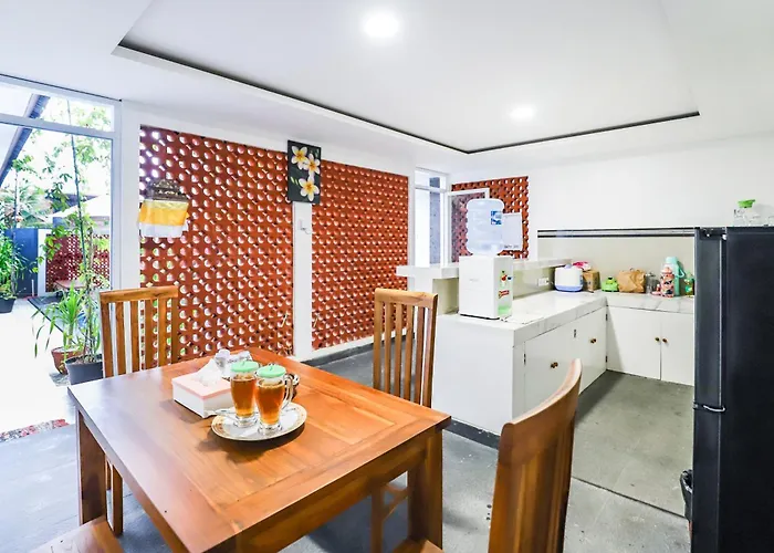White Blue House 2 - Pvt Room, Shared Pool&kitchen 3* Ubud