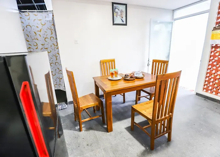 Gasthof White Blue House 2 - Pvt Room, Shared Pool&kitchen Ubud