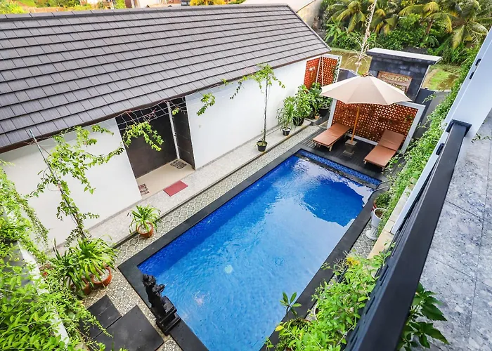 Gasthof White Blue House 2 - Pvt Room, Shared Pool&kitchen Ubud